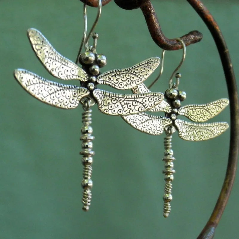 Vintage Dragonfly Design Carved Pattern — Swuffy