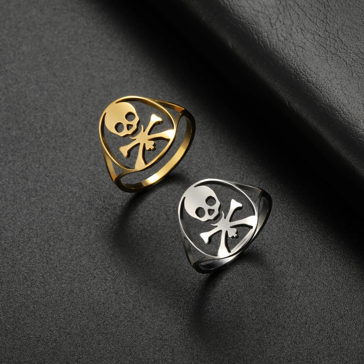 Skull Crossbones Ring — Swuffy