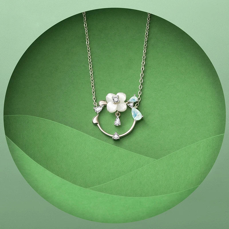 Thaya Shell Flower Pendant Necklace — Swuffy