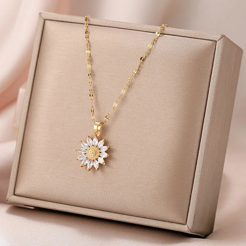 Gold Necklace Ladies Light Flower — Swuffy