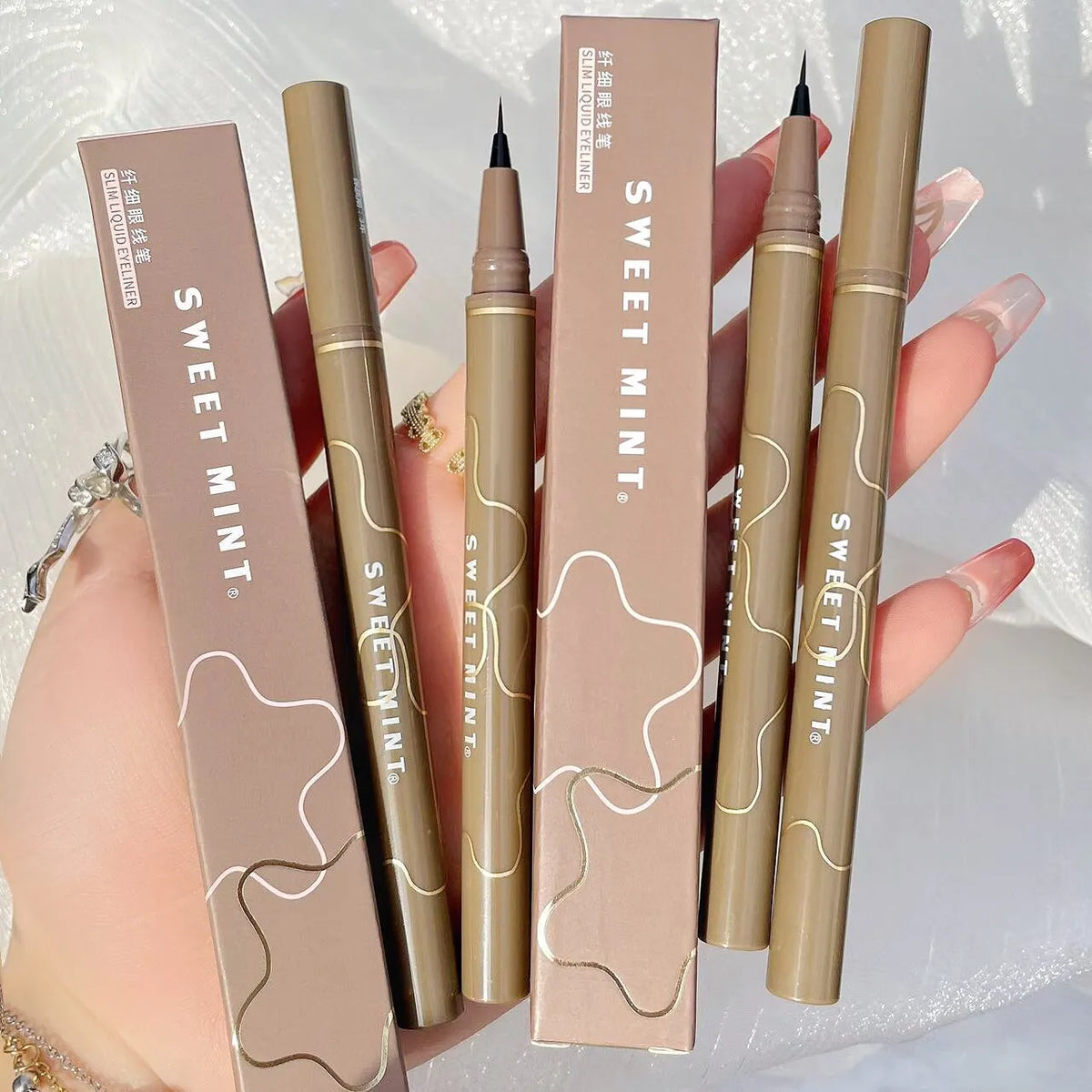 Ultra-Fine Liquid Eyeliner Pen — Swuffy