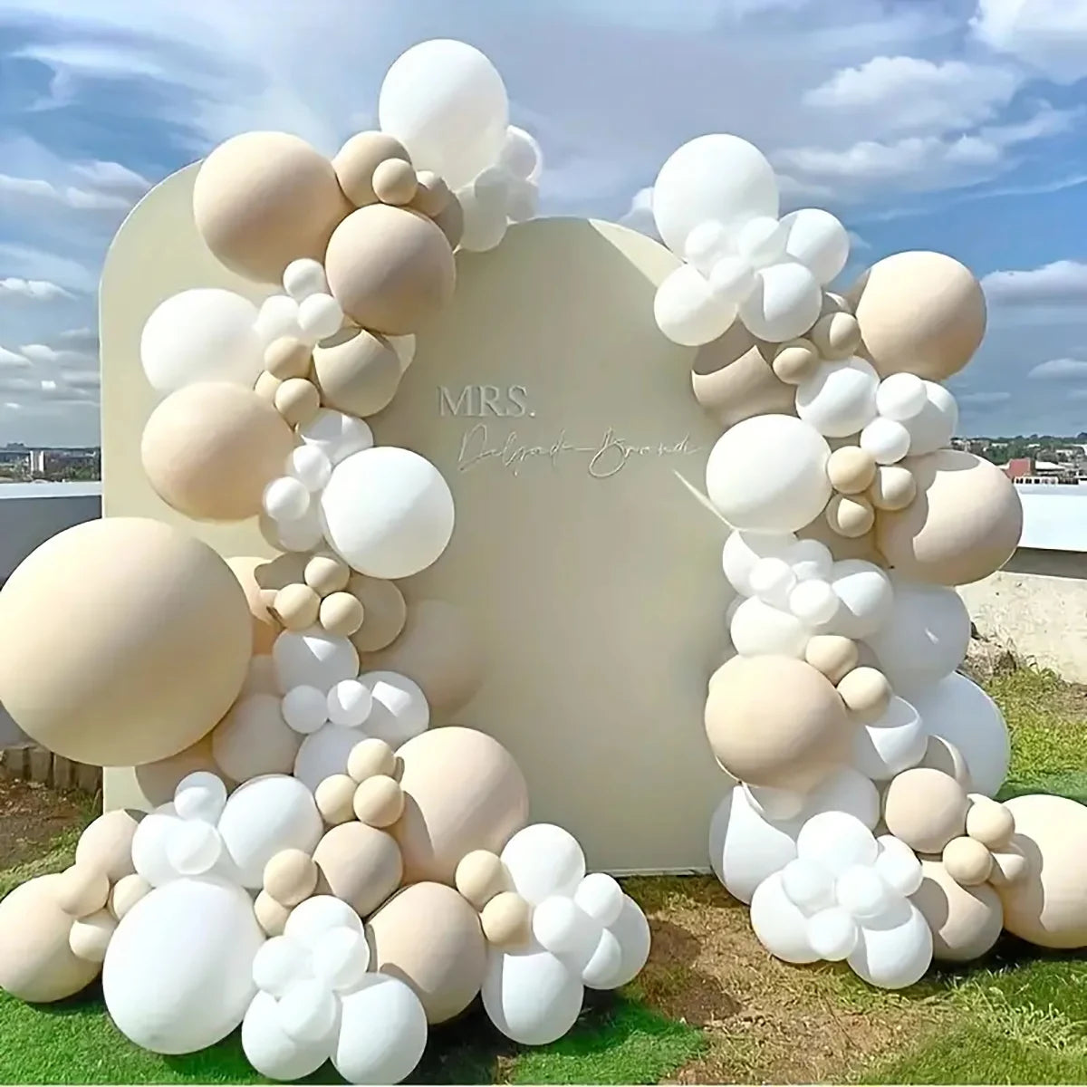 White Beige Latex Balloons Garland — Swuffy