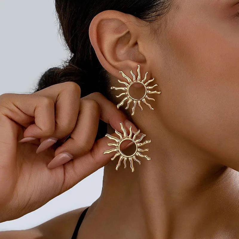 Vintage Sun Flower Stud Earrings — Swuffy