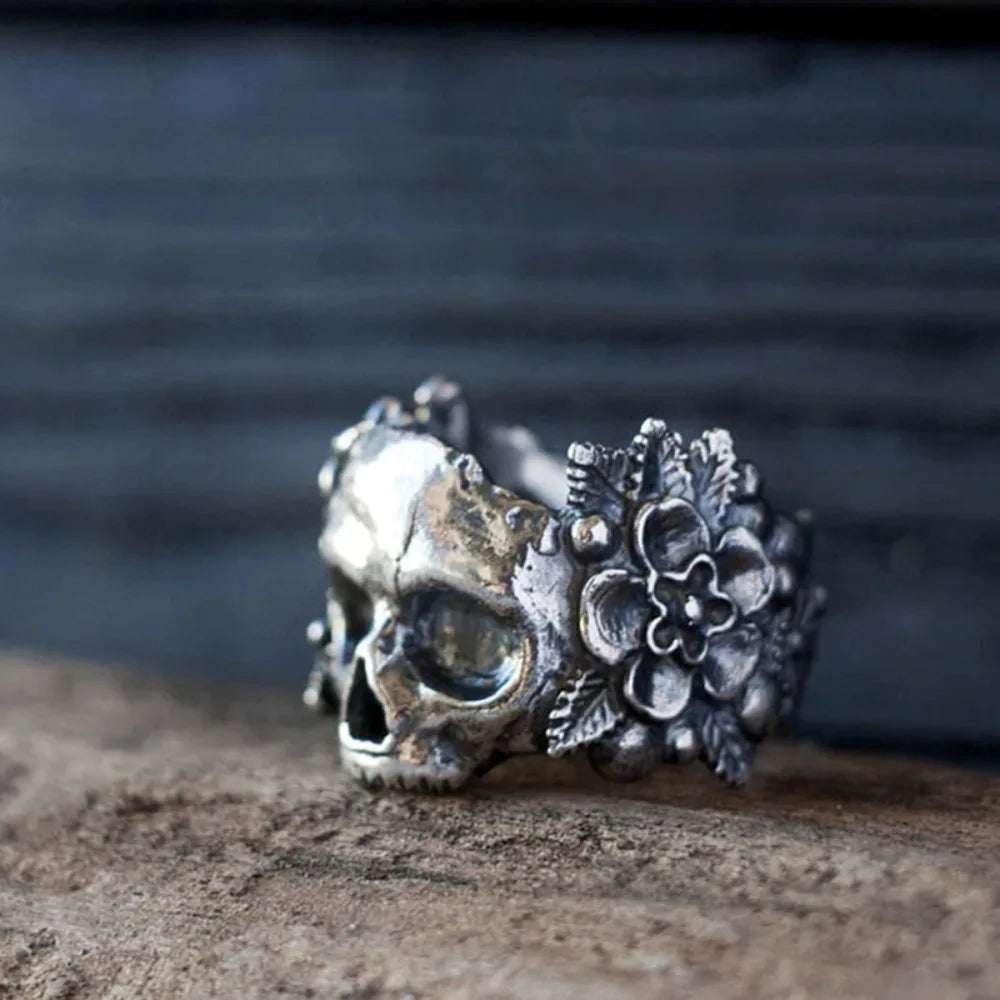 Gothic Skull Ring — Swuffy