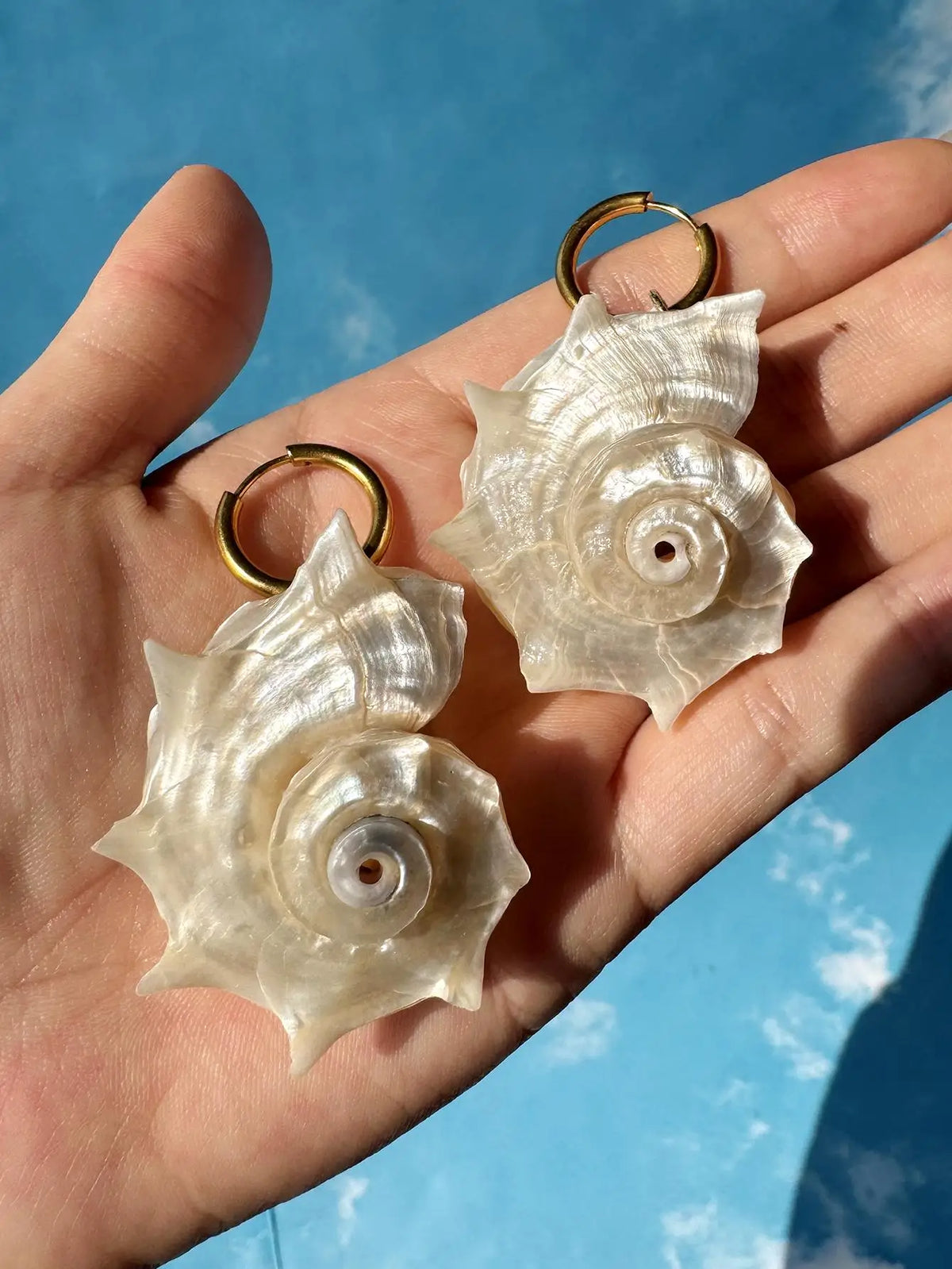 White Asymmetrical Natural Conch Pendant — Swuffy