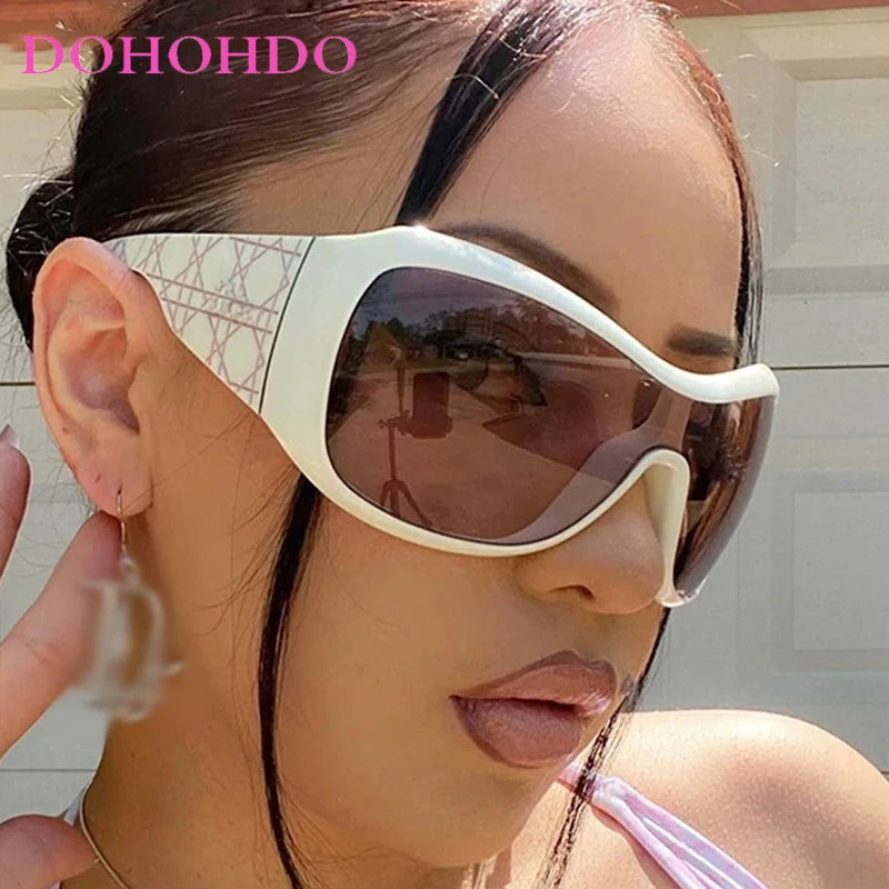 Trendy Punk Oversized Oval Frame — Swuffy