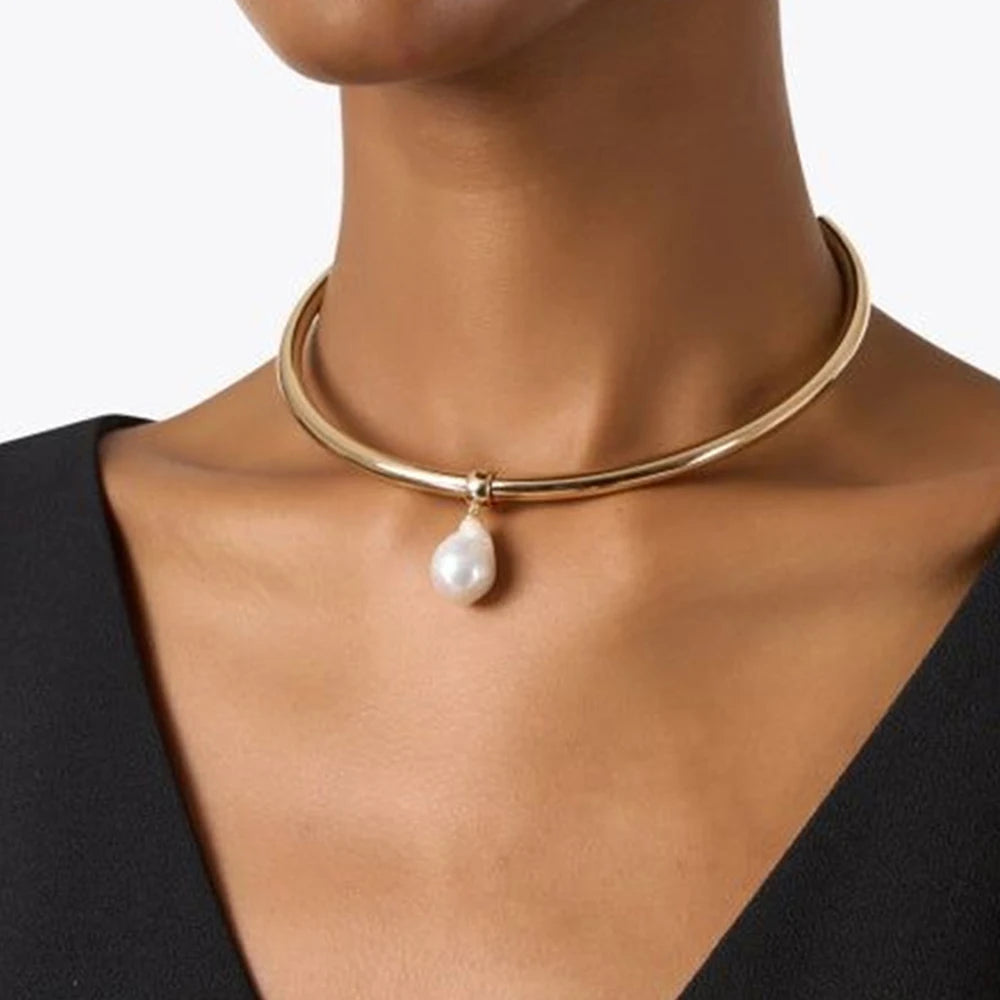 Imitation Pendant Pearl Torque Choker — Swuffy