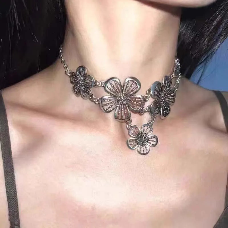 Bohemian Metal Hollow Flower Necklaces — Swuffy
