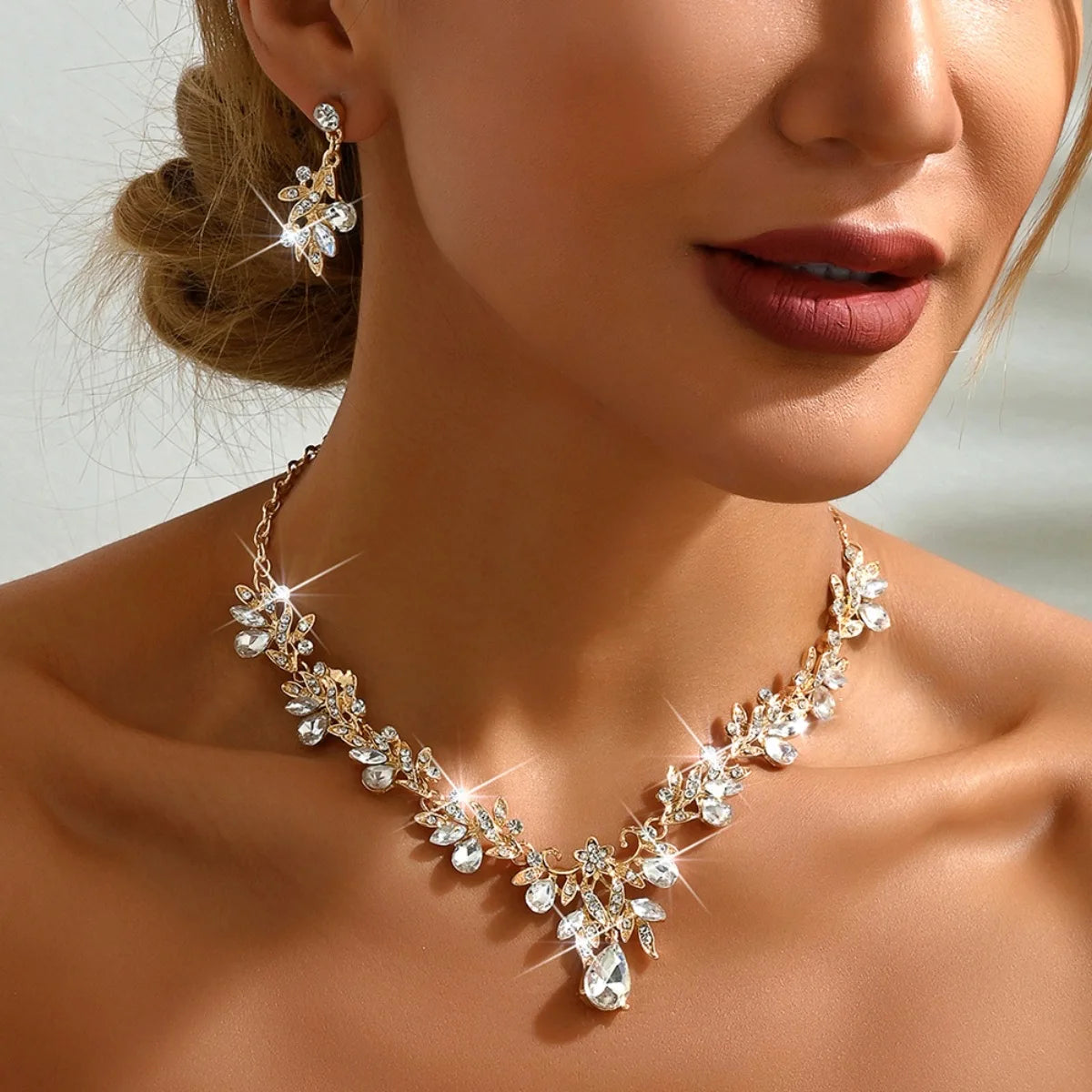 Vintage Gold Crystal Jewelry Necklace — Swuffy