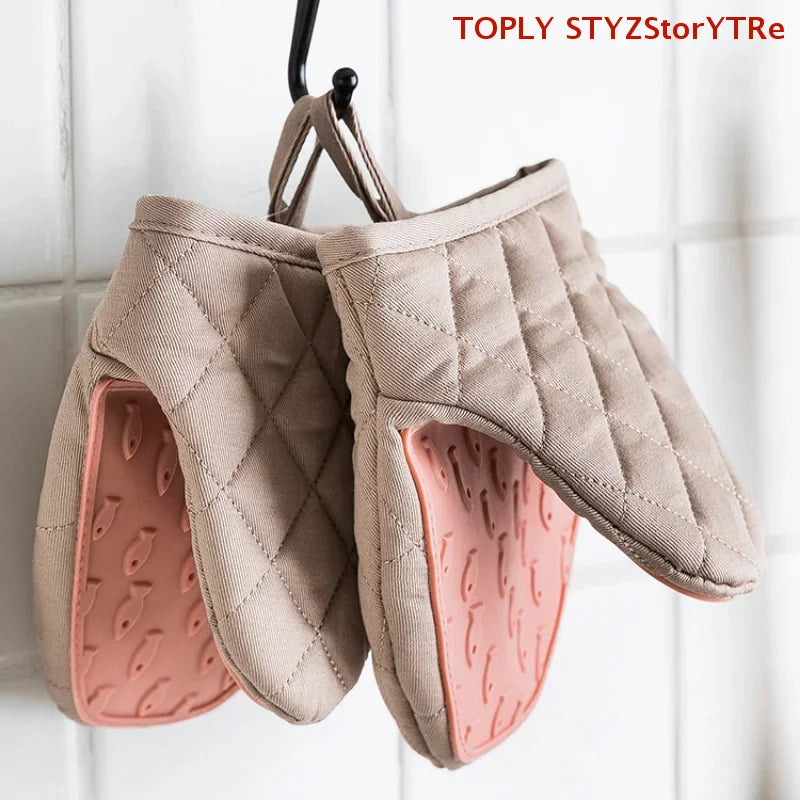Short Kitchen Anti Oven Mitts — Swuffy