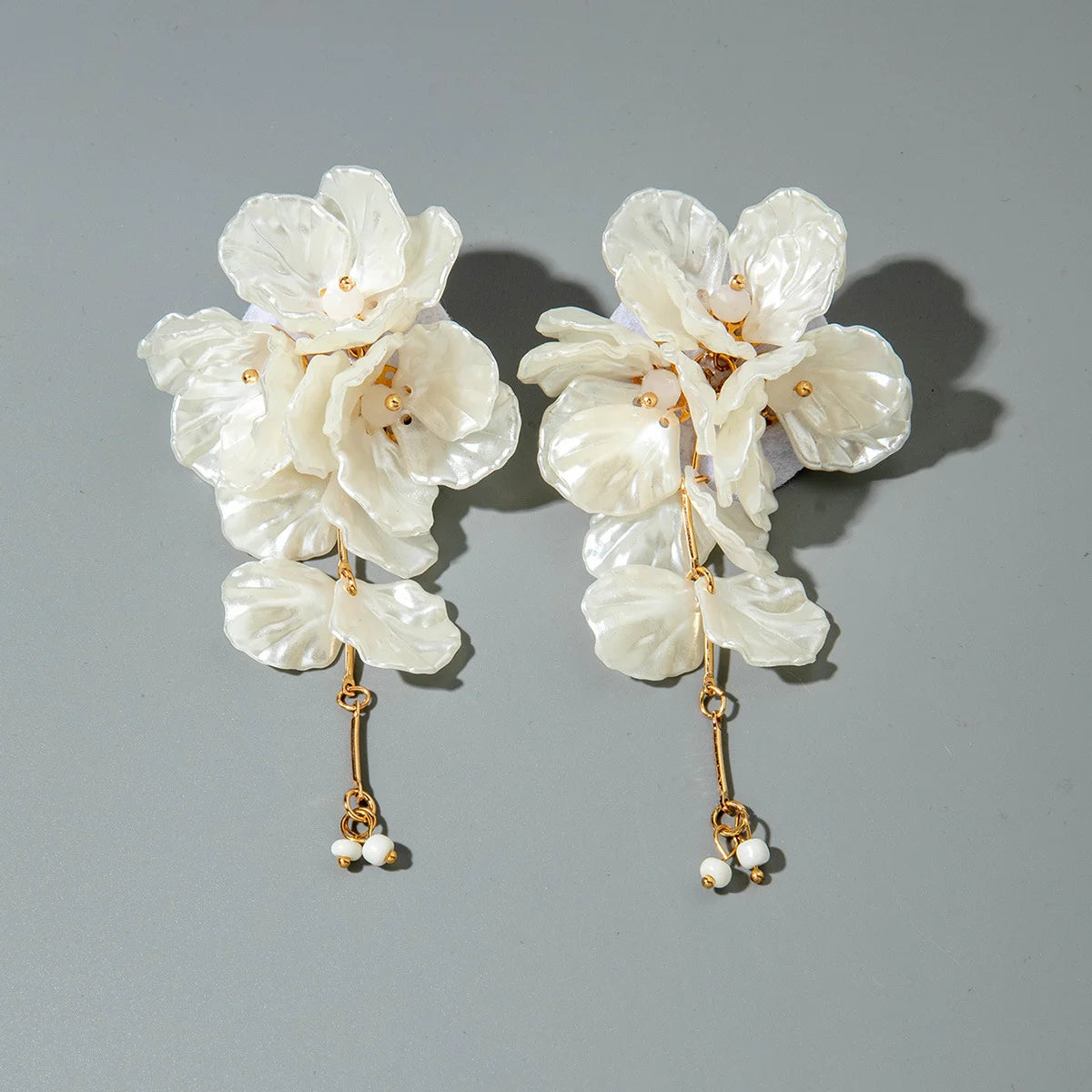 White Flower Drop Earrings Elegant — Swuffy