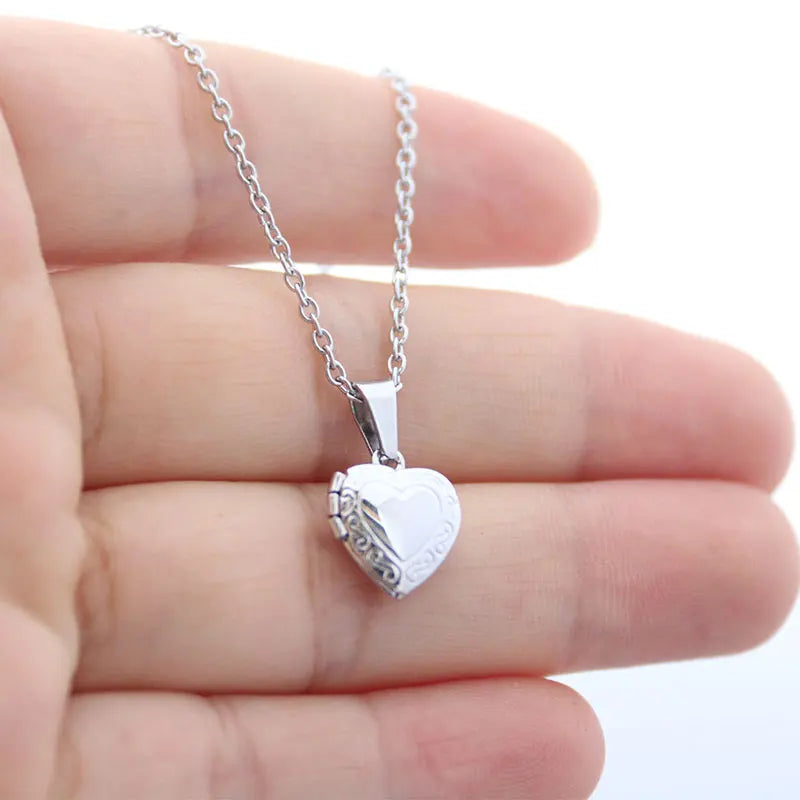 Heart Shaped Photo Frame Pendant — Swuffy
